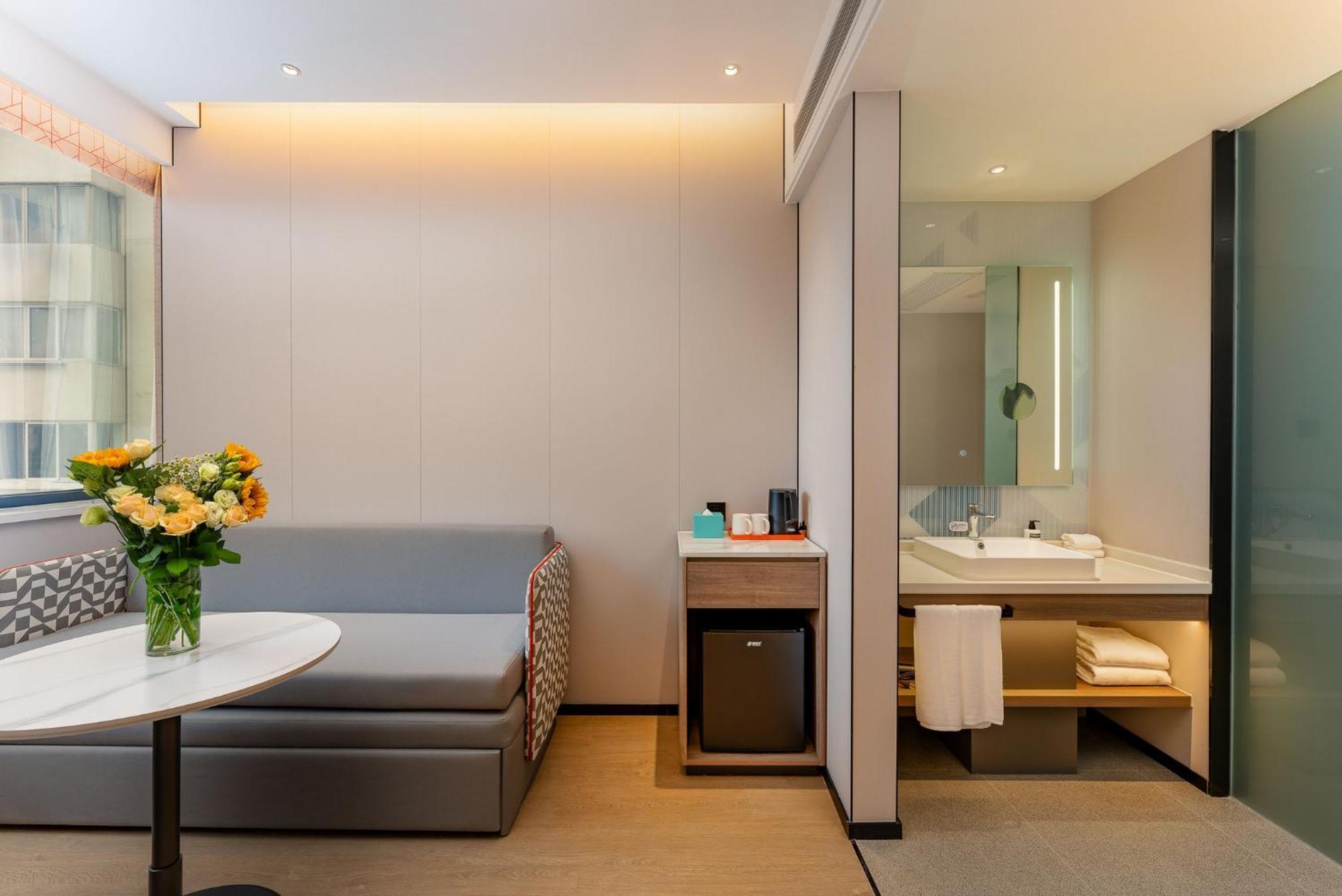 Holiday Inn Express Shanghai Jing'An Temple By Ihg Exterior foto